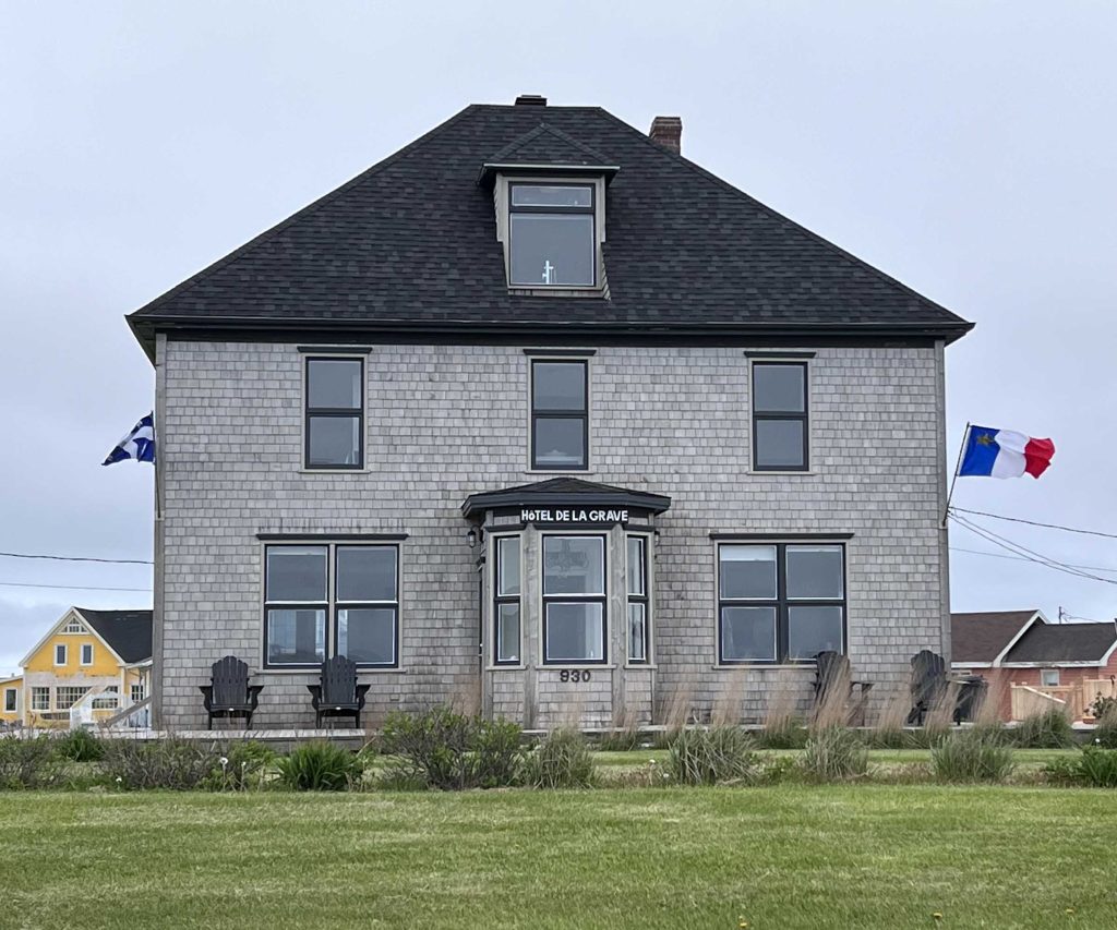 Julie Snyder son hôtel aux Îles de la Madeleine ouvert pour la saison