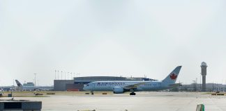 Un avion d'Air Canada à l'aéroport international Pearson Toronto